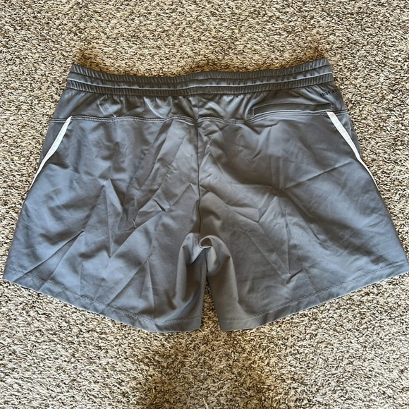 NWT‎ Adidas Women’s L Team Issue 3P Shorts - Picture 2 of 5